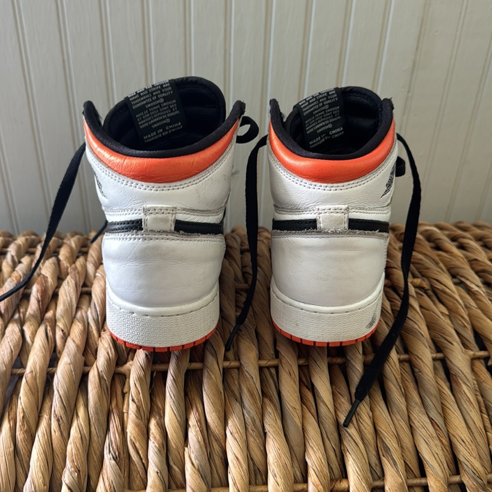 Jordan Youth Air 1 Retro High OG - Picture 12 of 16